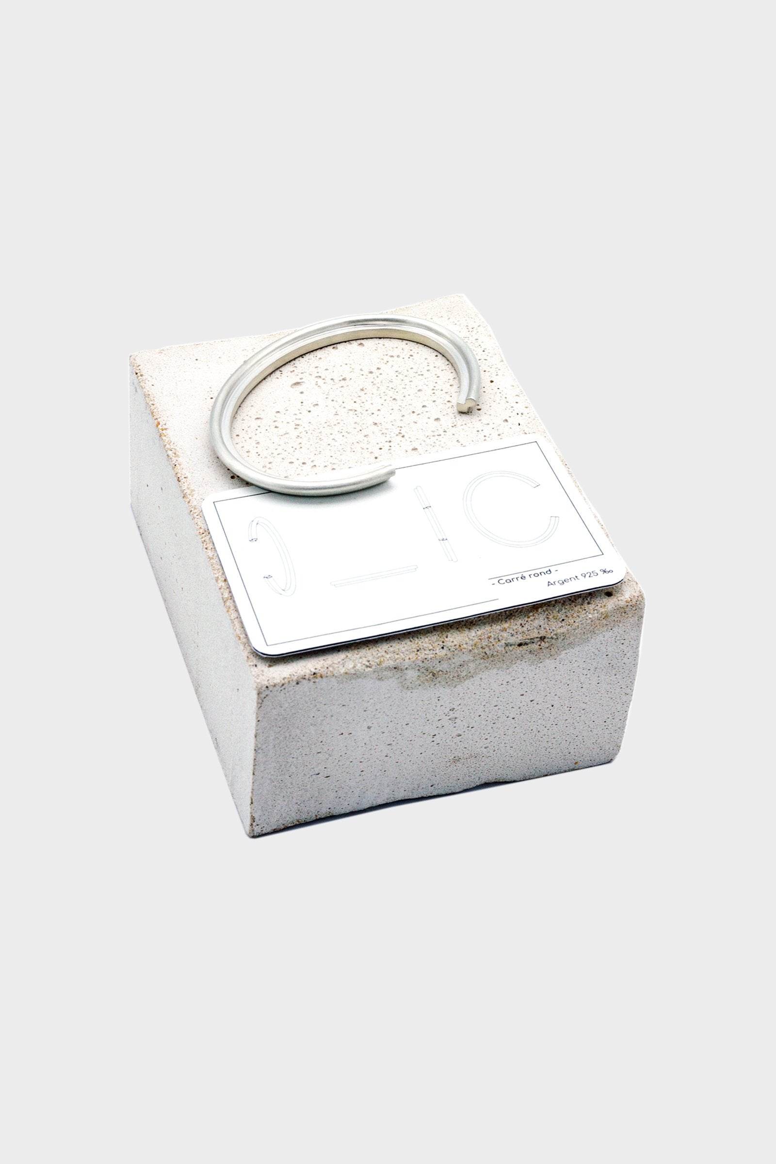 Le Bracelet Carré-Rond