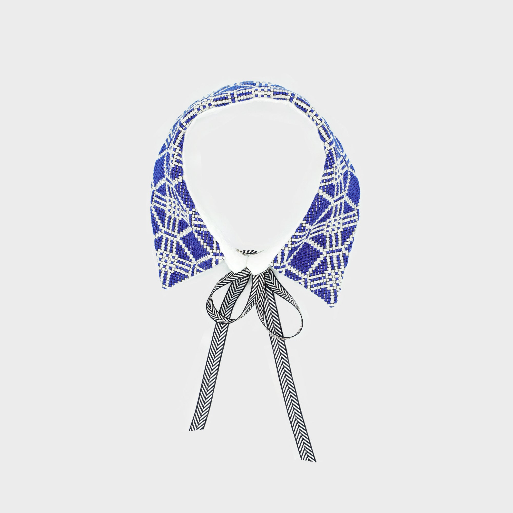 The embroidered collar